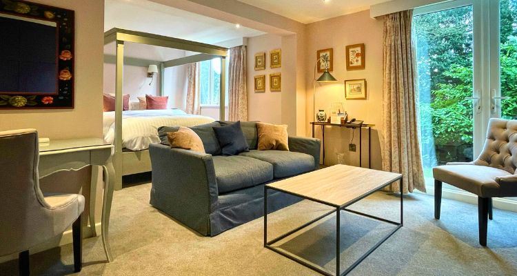 Bridal suite at Holdsworth House