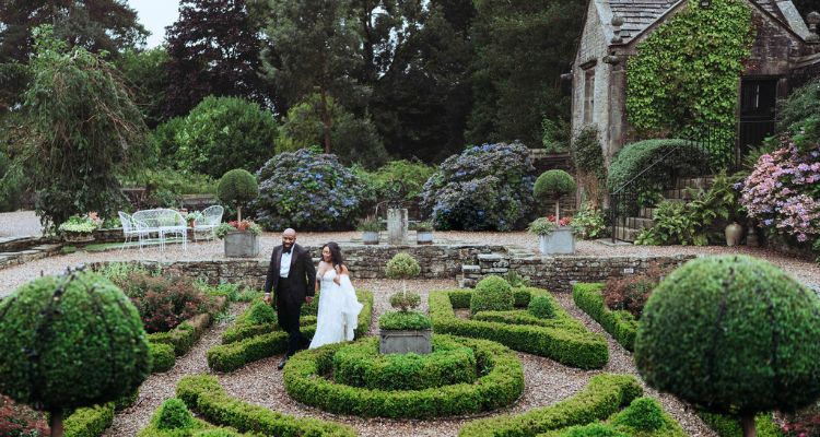 Couple in the gardens at Holdsworth House