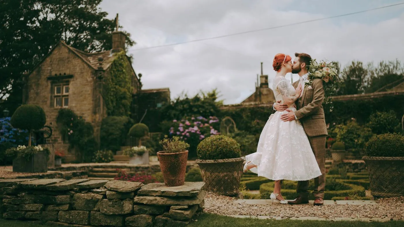 Stone gazebo ceremony at Holdsworth House
