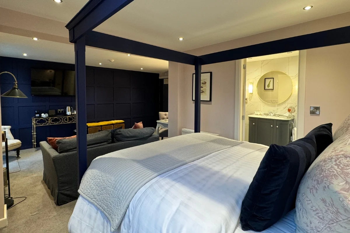 A guest bedroom at Holdsworth House