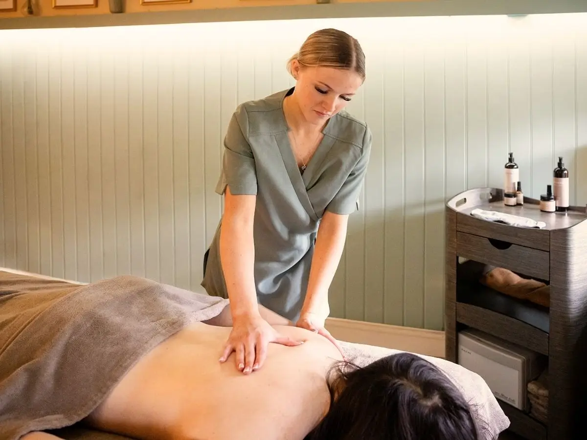 A massage ritual in Mallow