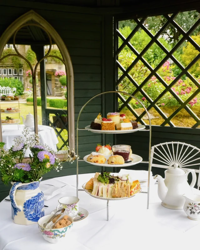 We've been blessed with some very  fine weather this summer at Holdsworth House. It has allowed guests full use of the beautiful gardens for wedding photos, cooling drinks and of course afternoon tea! Enjoy your Bank Holiday everyone.  Thank you to  Alice Dawe @out_dawesy for capturing these lovley photos.